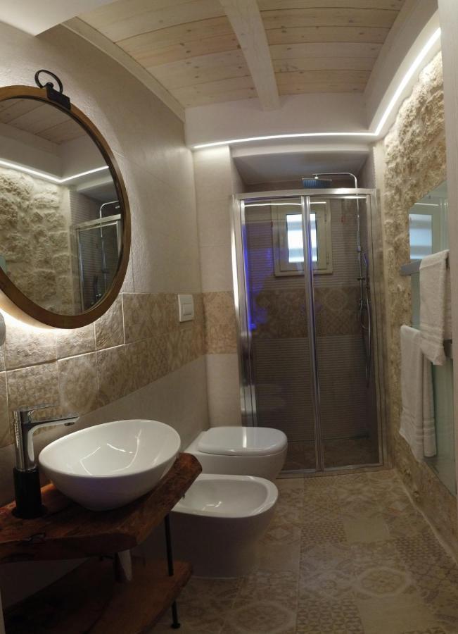 Le Vecchie Mura Suite & Room มันเฟรโดเนีย ภายนอก รูปภาพ