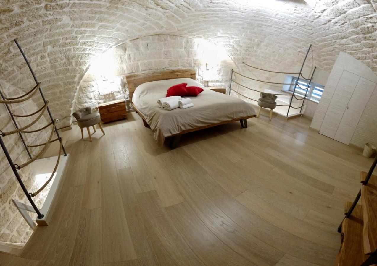 Le Vecchie Mura Suite & Room มันเฟรโดเนีย ภายนอก รูปภาพ