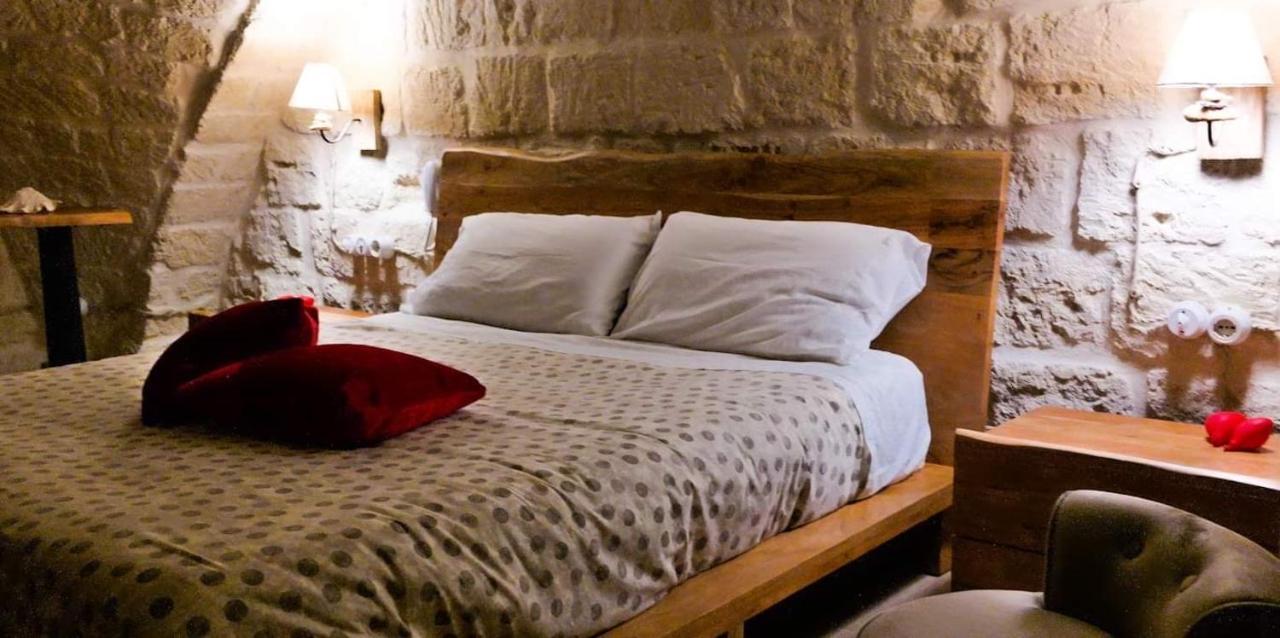 Le Vecchie Mura Suite & Room มันเฟรโดเนีย ภายนอก รูปภาพ